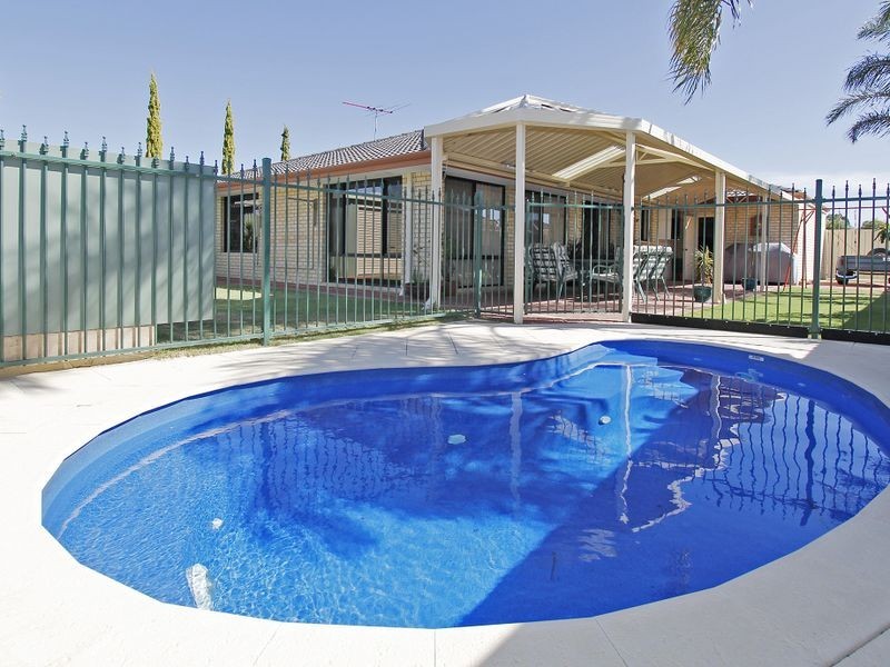 152 Southacre Drive, Canning Vale WA 6155