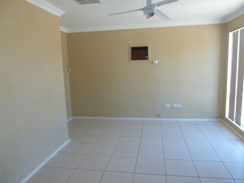 9 Chevalier Way, Thornlie WA 6108