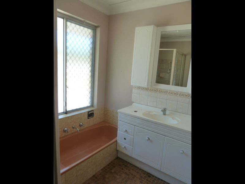 9 Chevalier Way, Thornlie WA 6108