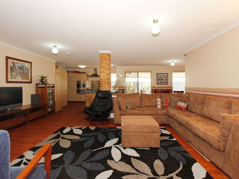 43 Redheart Drive, Thornlie WA 6108