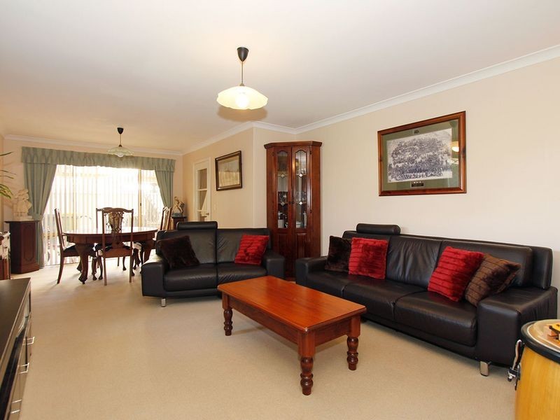 43 Redheart Drive, Thornlie WA 6108