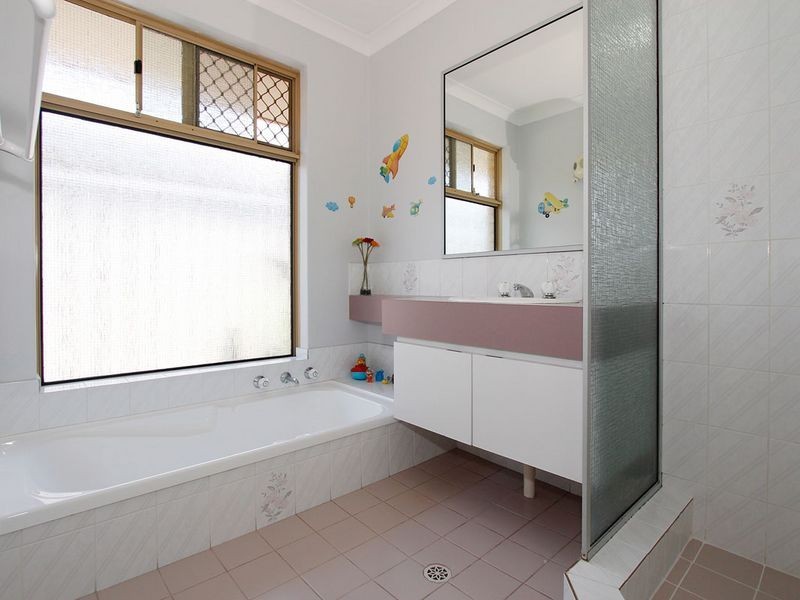 43 Redheart Drive, Thornlie WA 6108