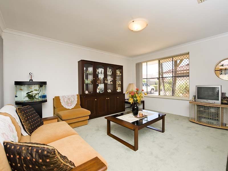 2/25 Tea Tree Way, Thornlie WA 6108