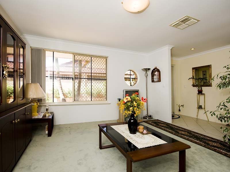 2/25 Tea Tree Way, Thornlie WA 6108