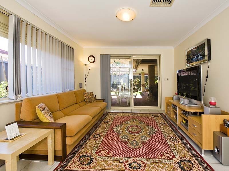 2/25 Tea Tree Way, Thornlie WA 6108