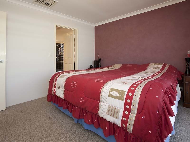 8 Chamberlain Street, Gosnells WA 6110