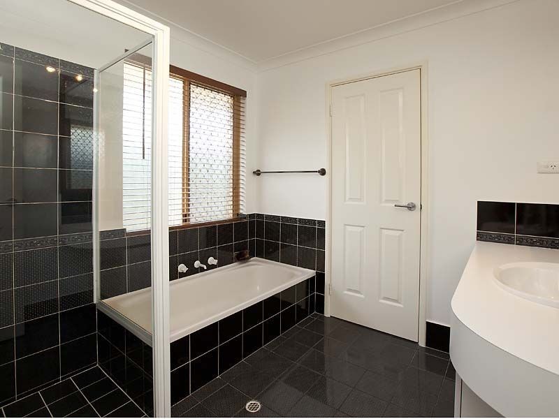 8 Chamberlain Street, Gosnells WA 6110