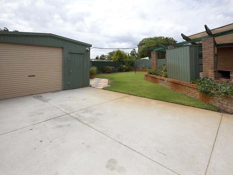 8 Chamberlain Street, Gosnells WA 6110