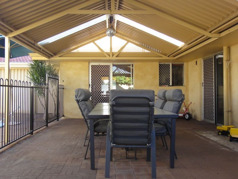 12 Gaze Court, Thornlie WA 6108