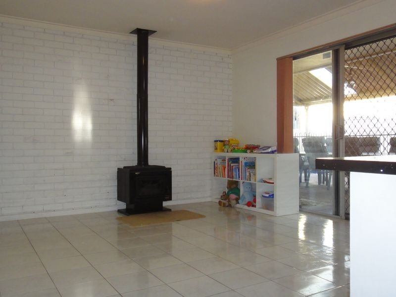 12 Gaze Court, Thornlie WA 6108