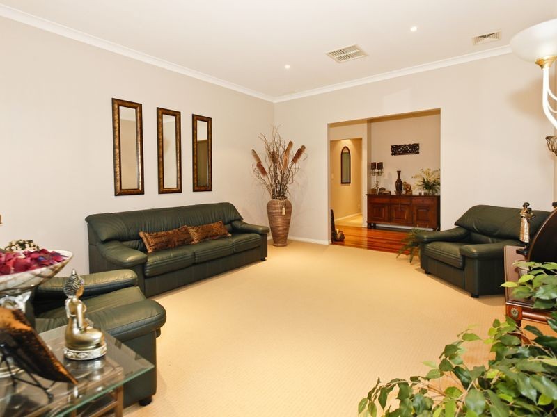 15 McKim Street, Canning Vale WA 6155