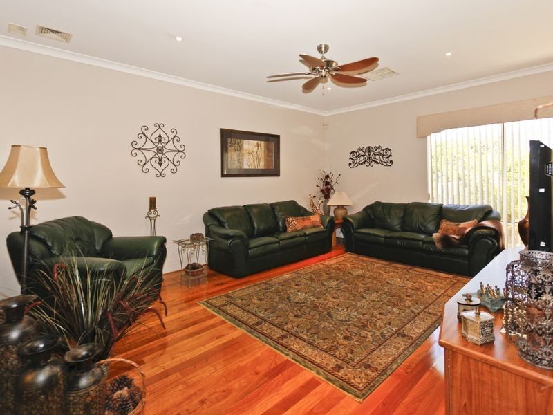 15 McKim Street, Canning Vale WA 6155