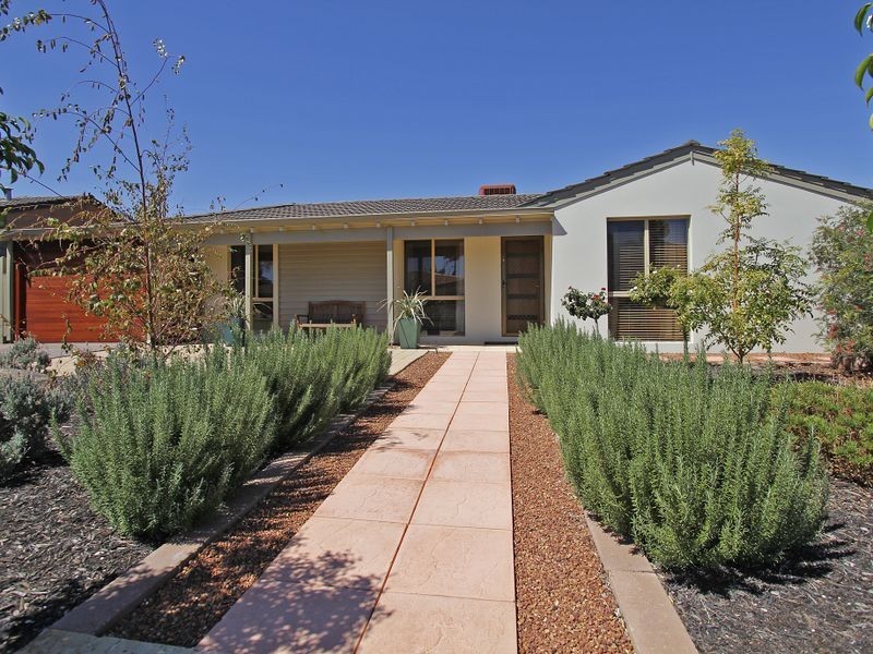 18 Crusader Drive, Thornlie WA 6108