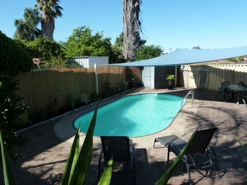 13 Barr Court, Thornlie WA 6108