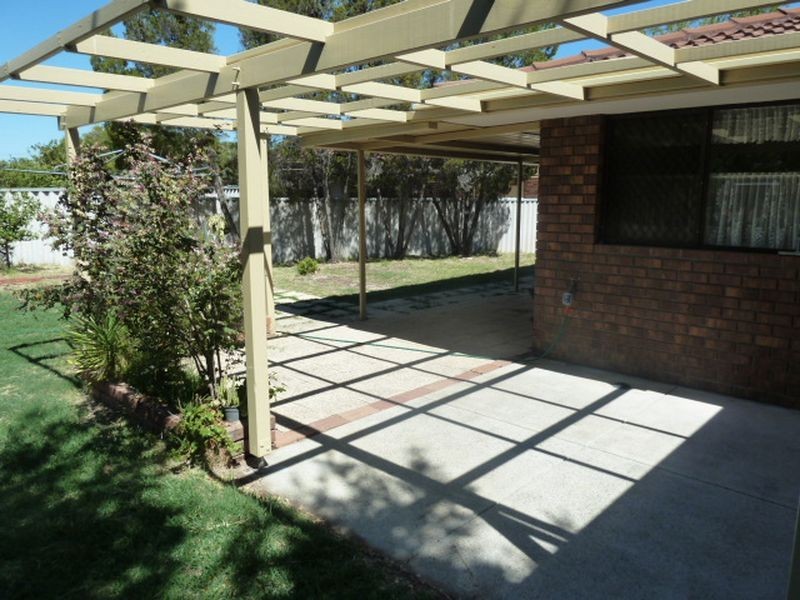 15 Fysh Place, Huntingdale WA 6110