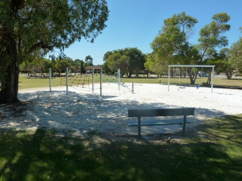 15 Fysh Place, Huntingdale WA 6110