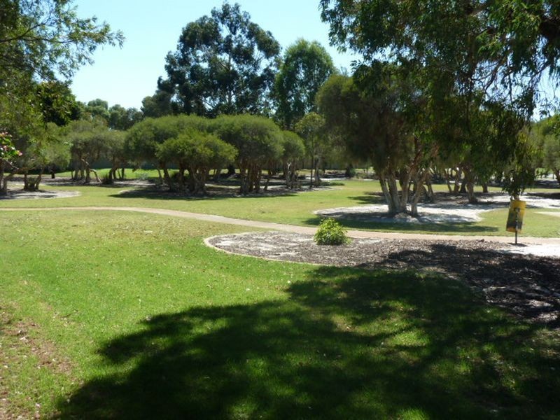 15 Fysh Place, Huntingdale WA 6110