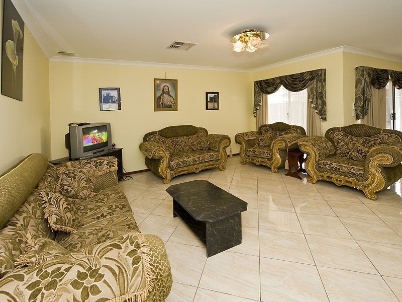 22 Tarradee Circuit, Thornlie WA 6108