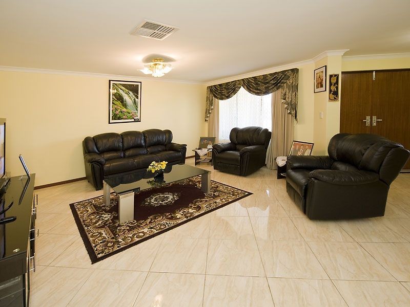 22 Tarradee Circuit, Thornlie WA 6108