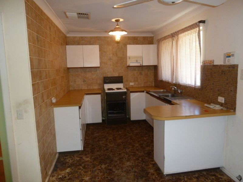 6 Oak Tree Court, Langford WA 6147