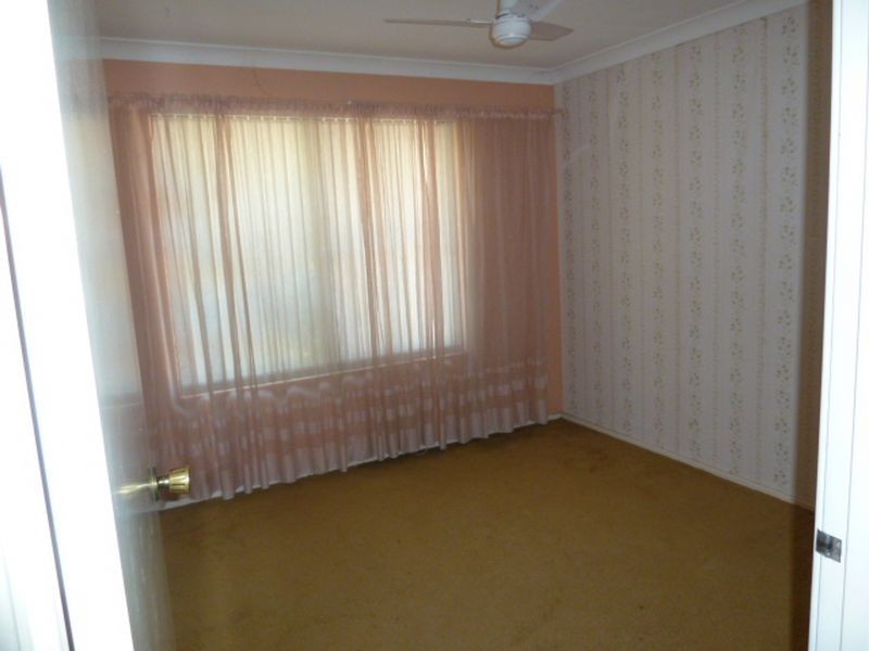 6 Oak Tree Court, Langford WA 6147