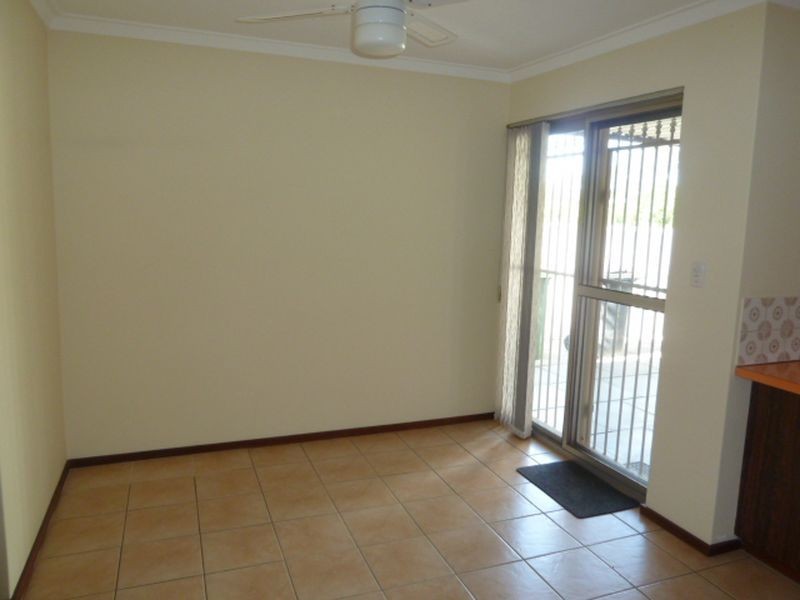 1/18 Spring Road, Thornlie WA 6108