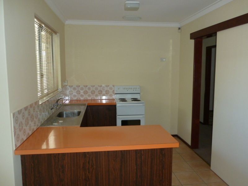 1/18 Spring Road, Thornlie WA 6108