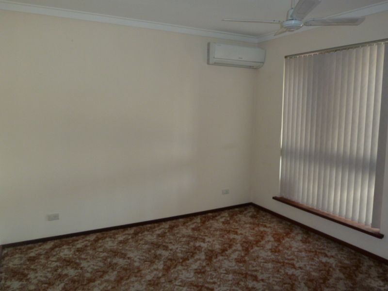 1/18 Spring Road, Thornlie WA 6108