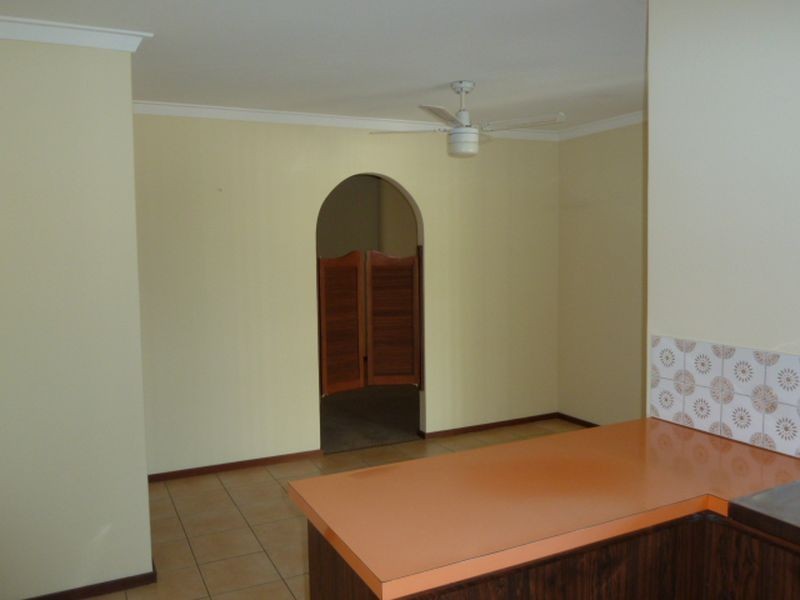 1/18 Spring Road, Thornlie WA 6108