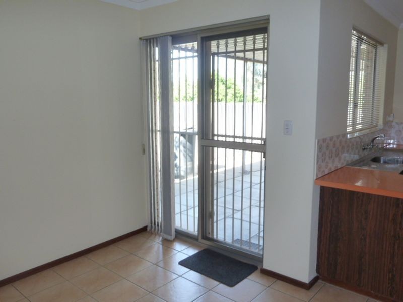 1/18 Spring Road, Thornlie WA 6108