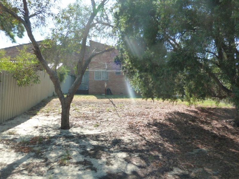 1/18 Spring Road, Thornlie WA 6108