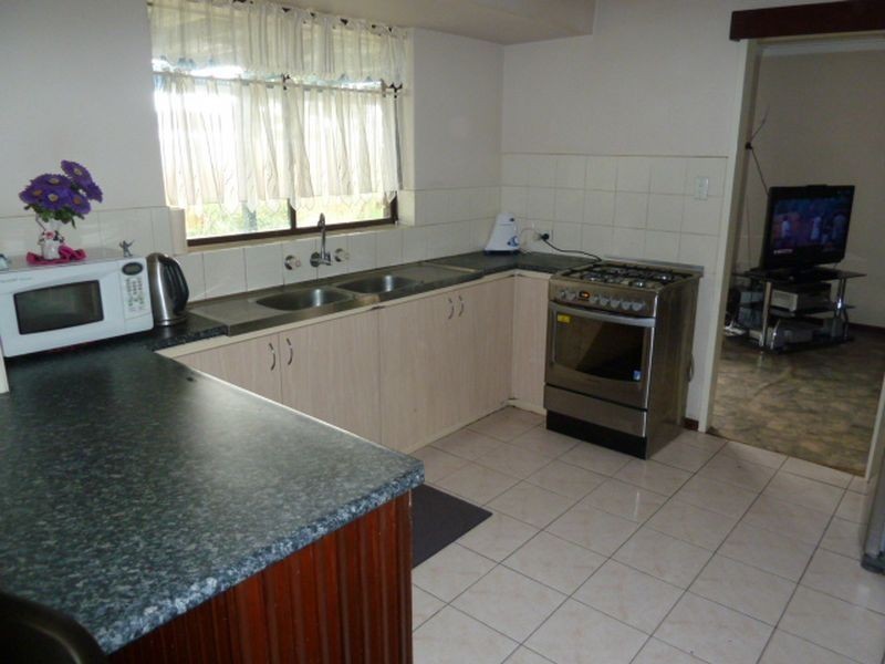 16 Greenway Avenue, Thornlie WA 6108