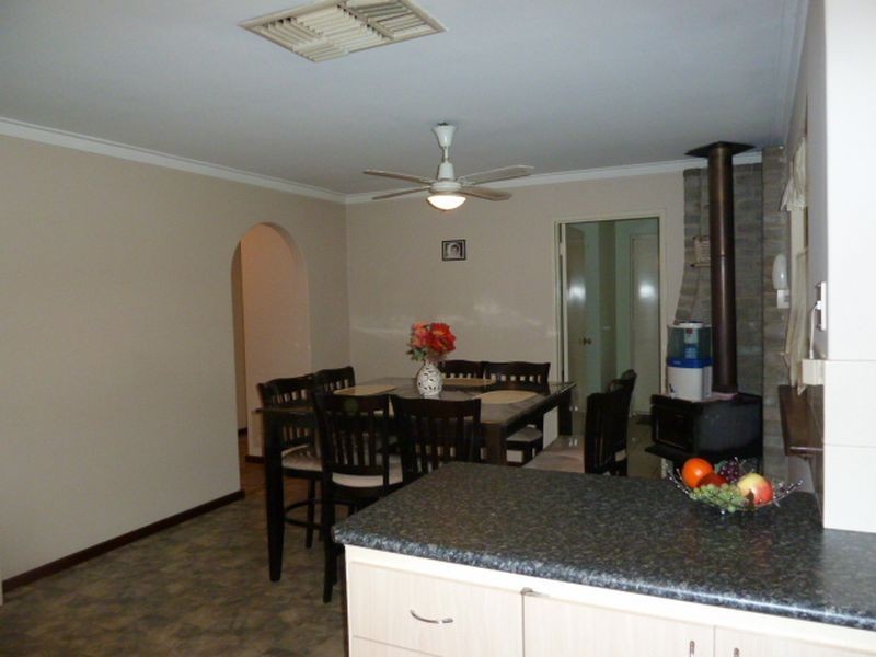 16 Greenway Avenue, Thornlie WA 6108