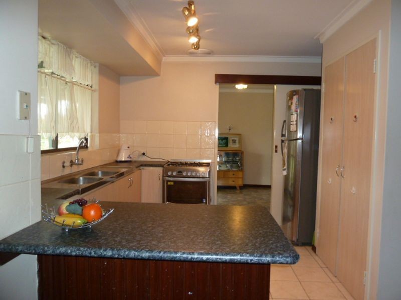 16 Greenway Avenue, Thornlie WA 6108