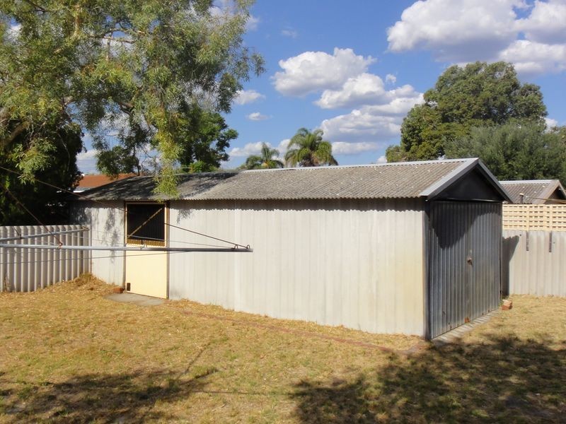 14 Mereworth Road, Thornlie WA 6108