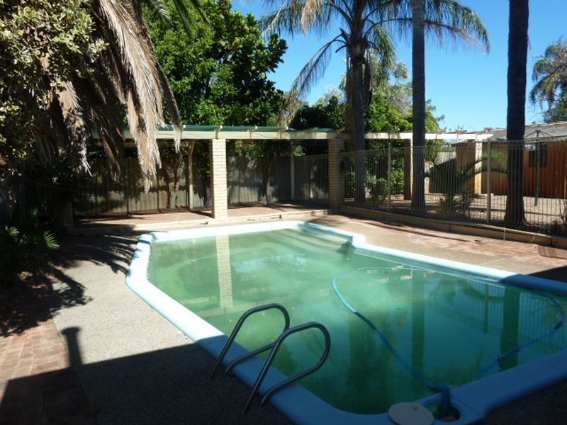 21 Lennox Road, Thornlie WA 6108