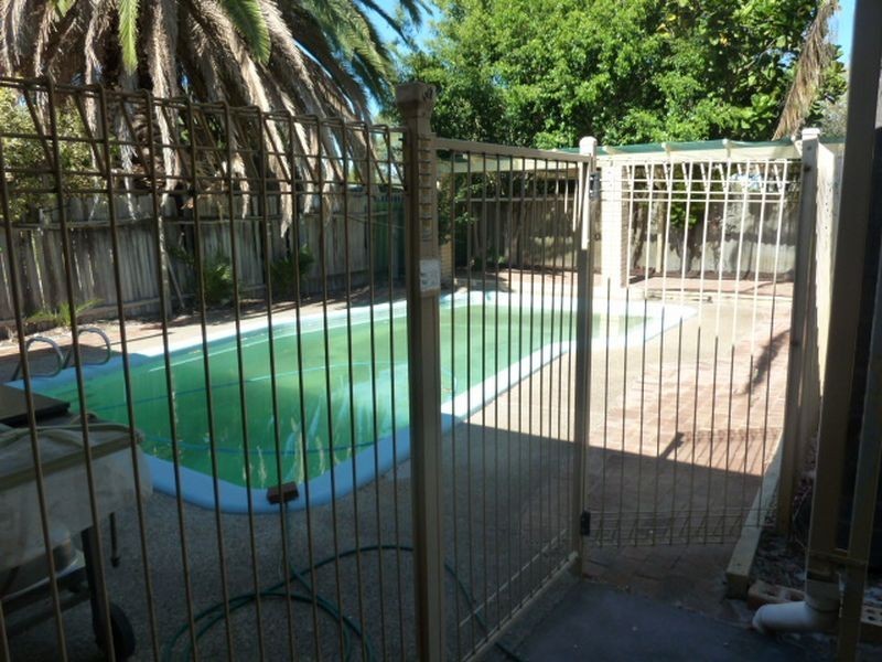 21 Lennox Road, Thornlie WA 6108