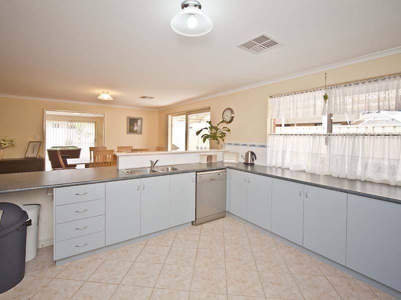 2 Gullima Court, Huntingdale WA 6110