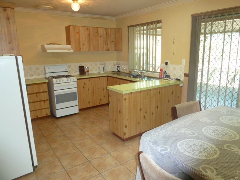11 Griffith Way, Thornlie WA 6108