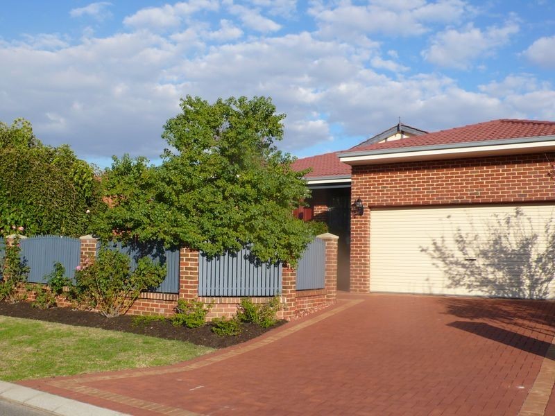 12 Woodspring Trail, Canning Vale WA 6155