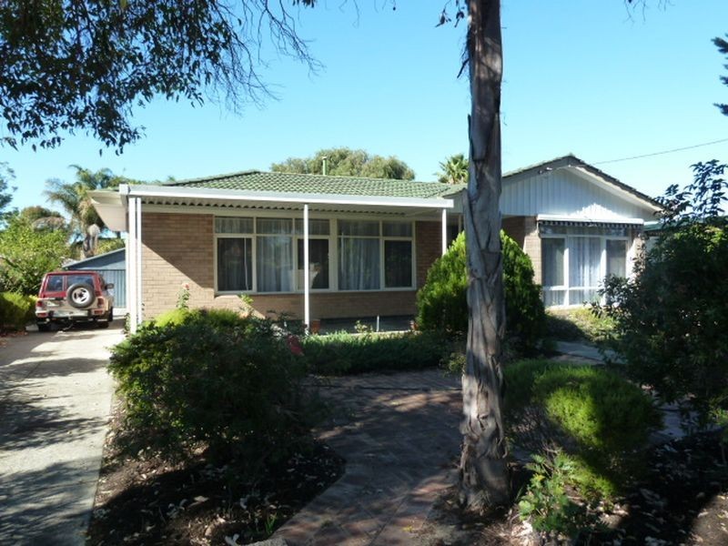 12 Earls Court, Thornlie WA 6108