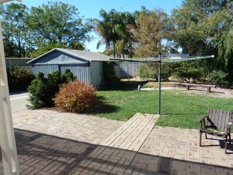 12 Earls Court, Thornlie WA 6108