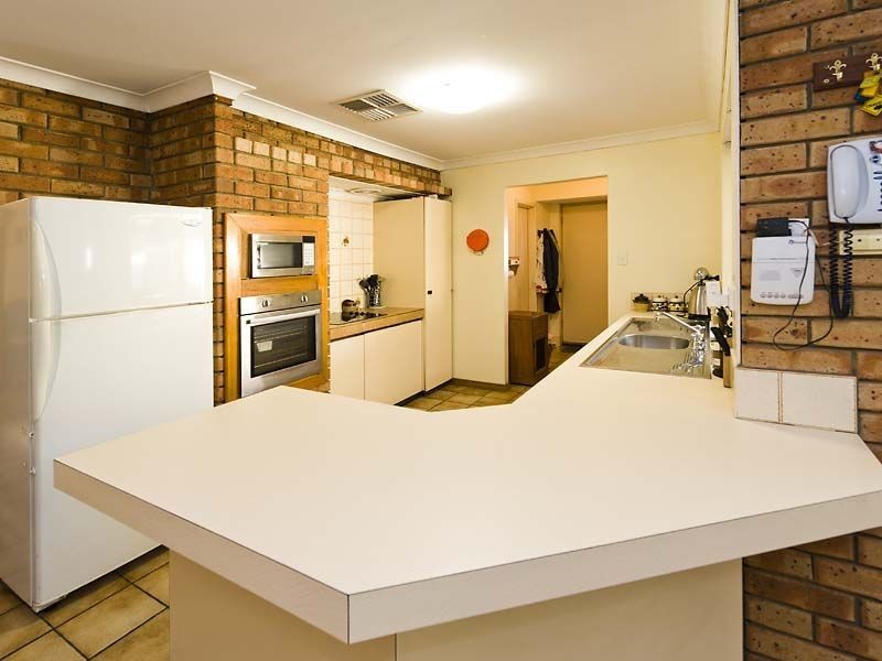 38 Lakesend Road, Thornlie WA 6108