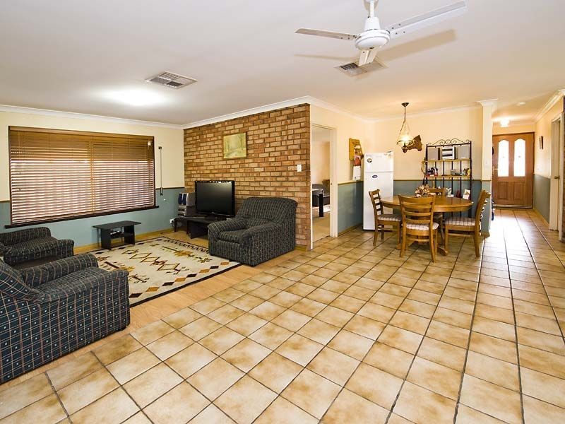 38 Lakesend Road, Thornlie WA 6108