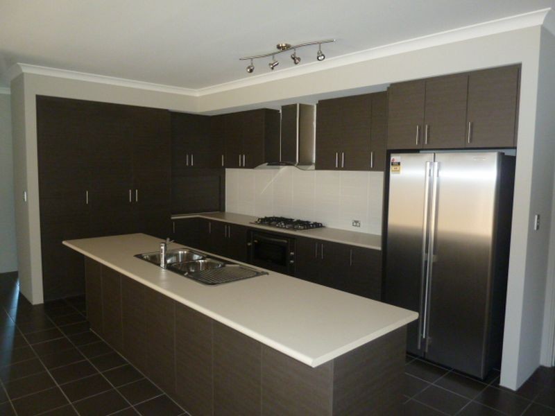 31 Buttercup Parkway, Halls Head WA 6210