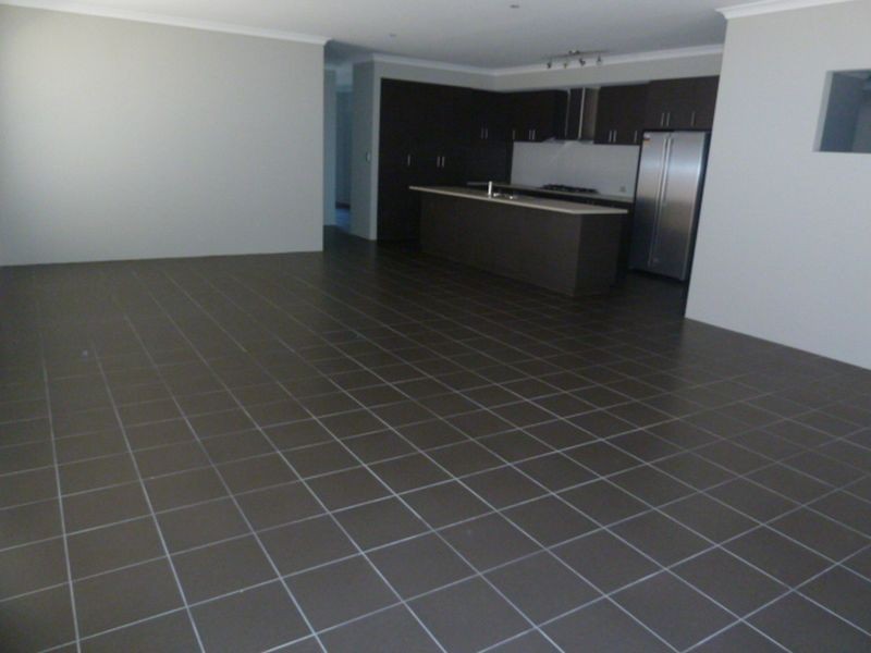 31 Buttercup Parkway, Halls Head WA 6210