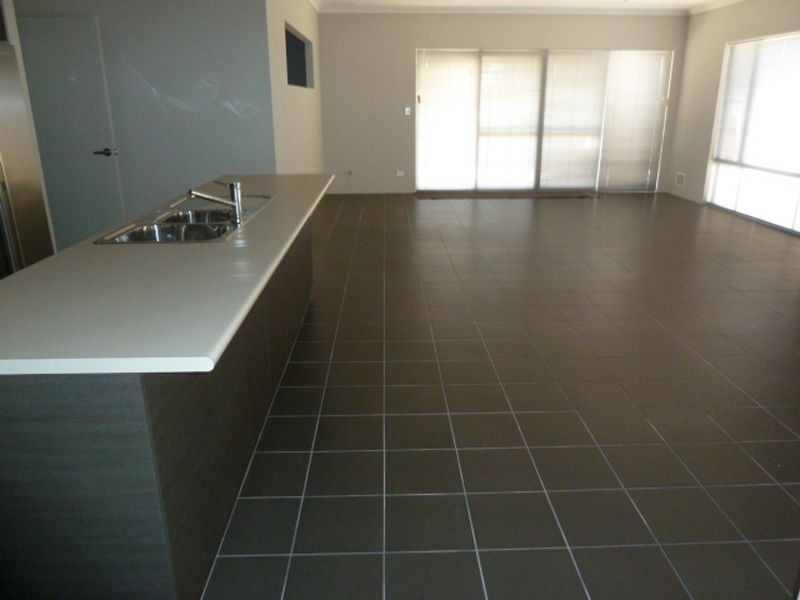 31 Buttercup Parkway, Halls Head WA 6210