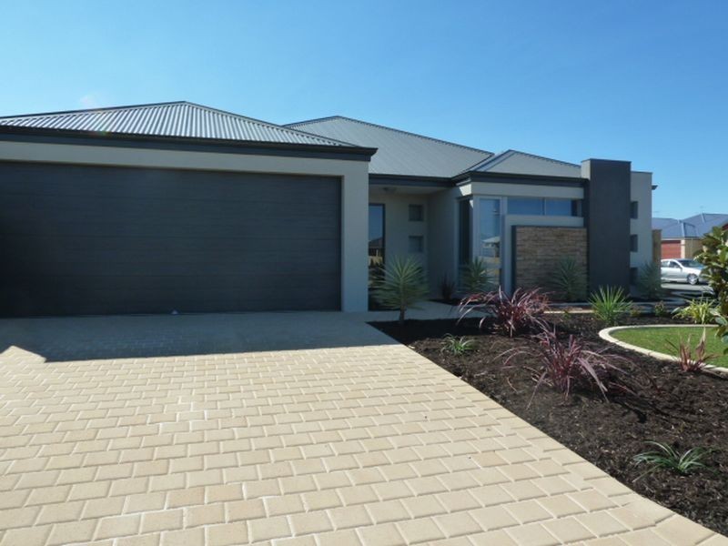 31 Buttercup Parkway, Halls Head WA 6210