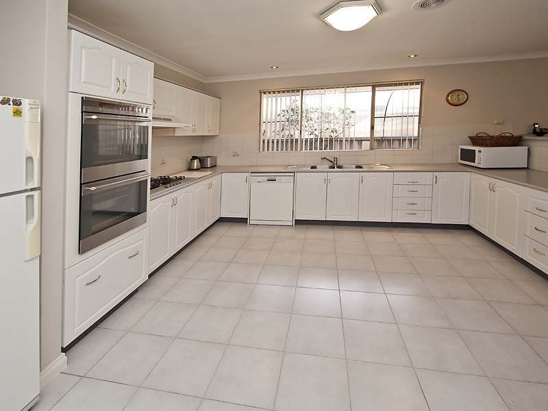 7 Expedition Drive, Thornlie WA 6108
