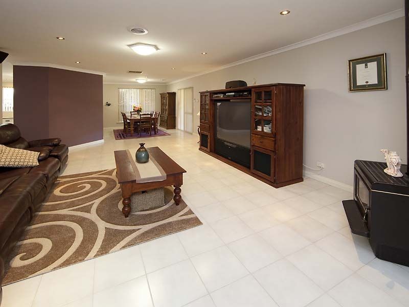 7 Expedition Drive, Thornlie WA 6108